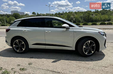 Внедорожник / Кроссовер Audi Q4 e-tron 2024 в 