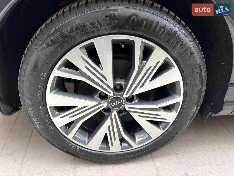 Позашляховик / Кросовер Audi Q4 e-tron 2021 в Вінниці