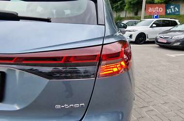 Позашляховик / Кросовер Audi Q4 e-tron 2023 в 