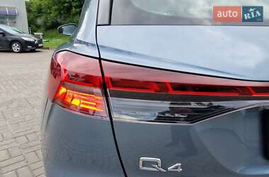 Позашляховик / Кросовер Audi Q4 e-tron 2023 в 