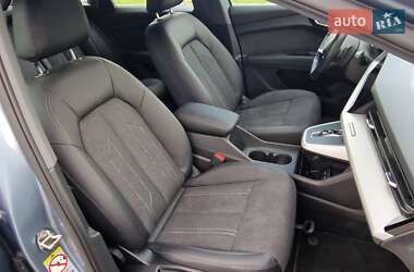 Позашляховик / Кросовер Audi Q4 e-tron 2023 в 
