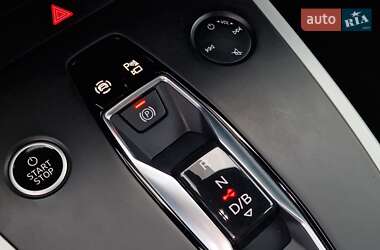 Позашляховик / Кросовер Audi Q4 e-tron 2023 в 