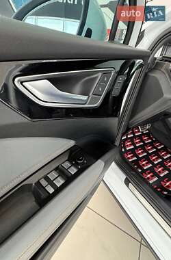 Внедорожник / Кроссовер Audi Q4 e-tron 2022 в 