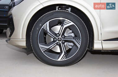 Внедорожник / Кроссовер Audi Q4 e-tron 2024 в 
