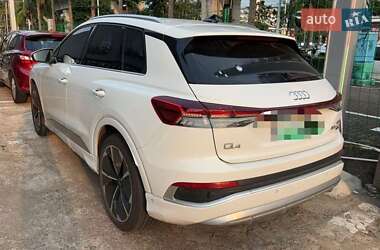 Внедорожник / Кроссовер Audi Q4 e-tron 2023 в 
