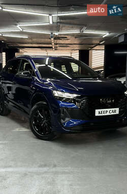 Позашляховик / Кросовер Audi Q4 e-tron 2023 в 