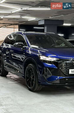 Позашляховик / Кросовер Audi Q4 e-tron 2023 в 