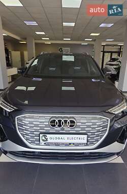 Позашляховик / Кросовер Audi Q4 e-tron 2023 в 