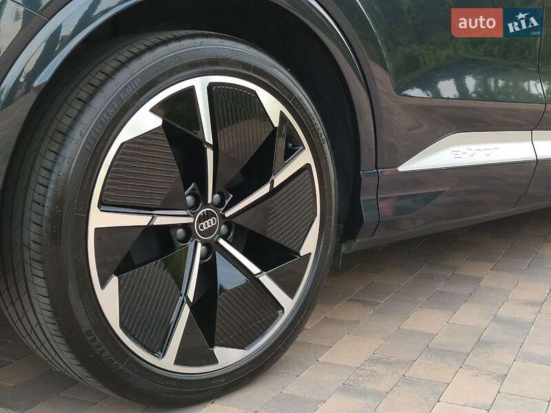Позашляховик / Кросовер Audi Q4 e-tron 2023 в Києві