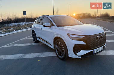 Внедорожник / Кроссовер Audi Q4 e-tron 2023 в 
