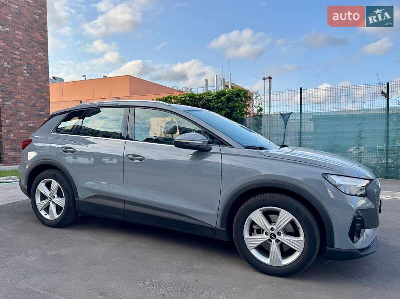 Позашляховик / Кросовер Audi Q4 e-tron 2022 в Києві