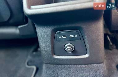 Внедорожник / Кроссовер Audi Q4 e-tron 2022 в 