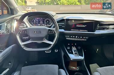 Позашляховик / Кросовер Audi Q4 e-tron 2022 в 