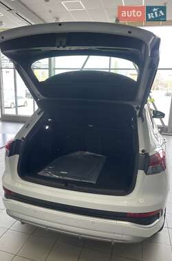 Внедорожник / Кроссовер Audi Q4 e-tron 2025 в 