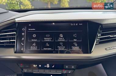 Позашляховик / Кросовер Audi Q4 e-tron 2022 в 