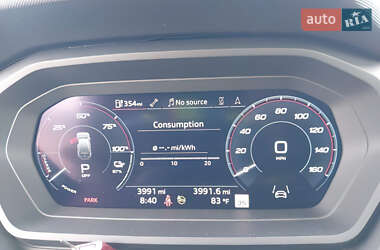 Позашляховик / Кросовер Audi Q4 e-tron 2024 в 