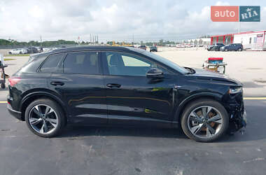 Позашляховик / Кросовер Audi Q4 e-tron 2024 в 