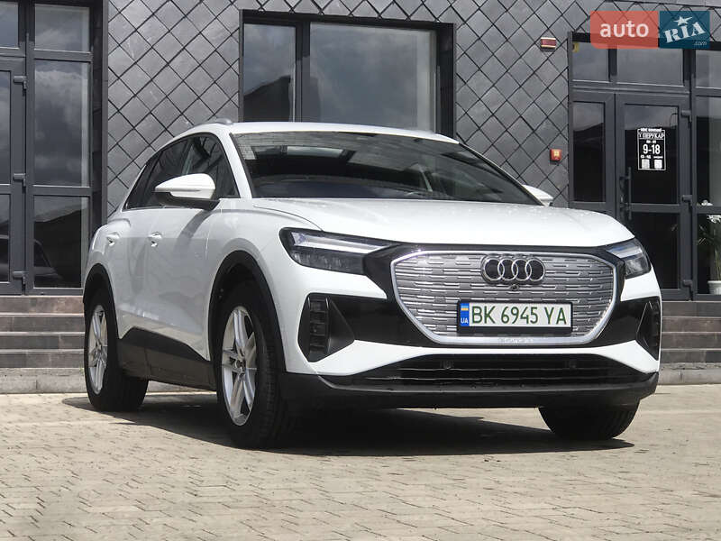 Внедорожник / Кроссовер Audi Q4 e-tron 2023 в 