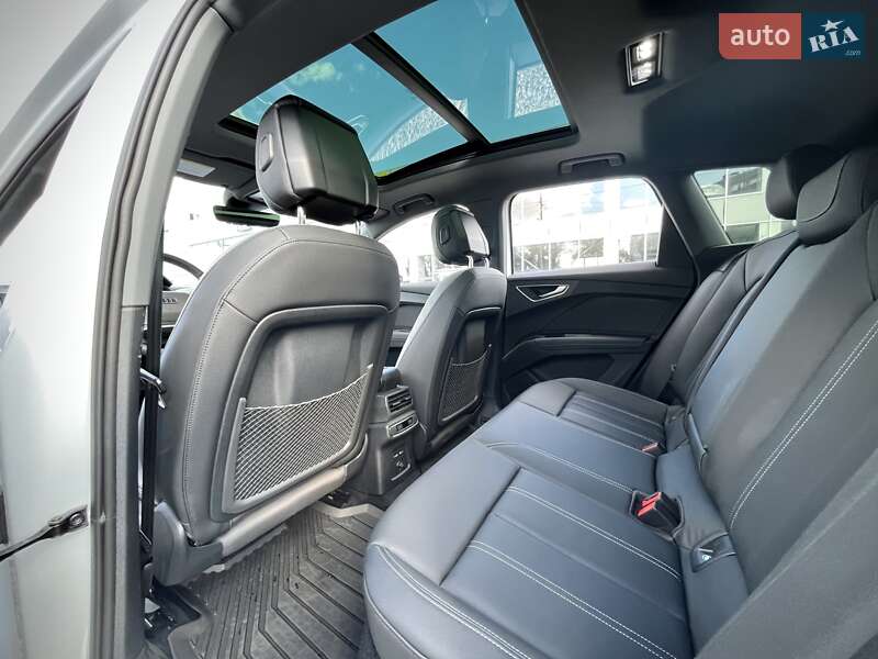 Внедорожник / Кроссовер Audi Q4 e-tron 2024 в Днепре