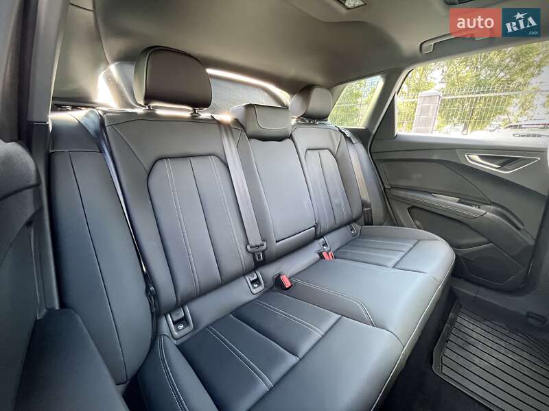 Внедорожник / Кроссовер Audi Q4 e-tron 2024 в Днепре