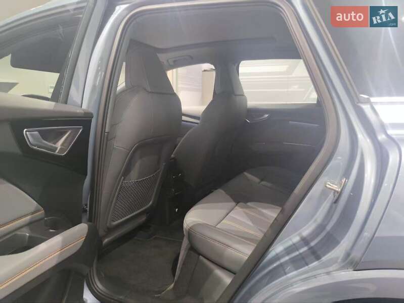 Позашляховик / Кросовер Audi Q4 e-tron 2023 в Дніпрі