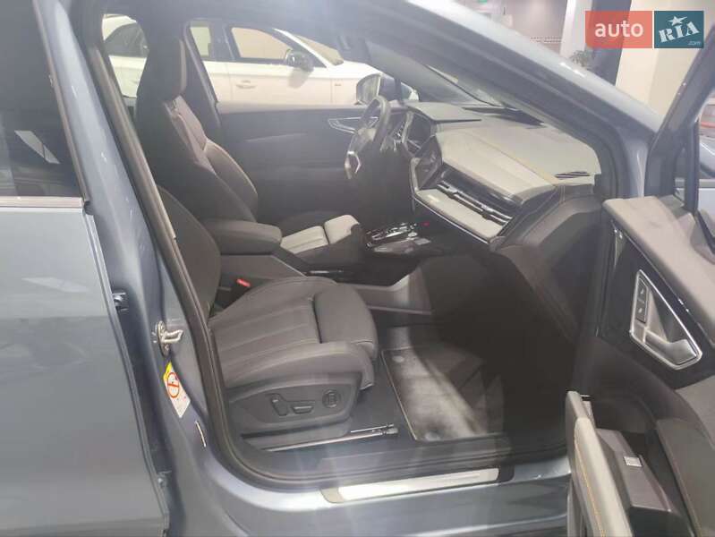Позашляховик / Кросовер Audi Q4 e-tron 2023 в Дніпрі