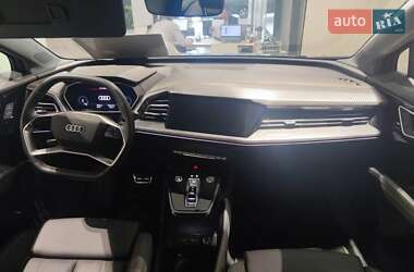 Позашляховик / Кросовер Audi Q4 e-tron 2023 в 