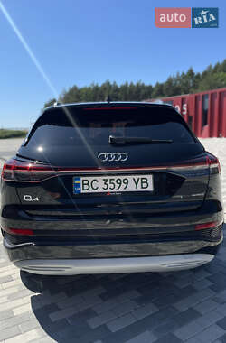 Позашляховик / Кросовер Audi Q4 e-tron 2021 в 