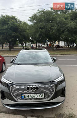 Позашляховик / Кросовер Audi Q4 e-tron 2023 в 