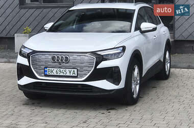 Позашляховик / Кросовер Audi Q4 e-tron 2023 в 