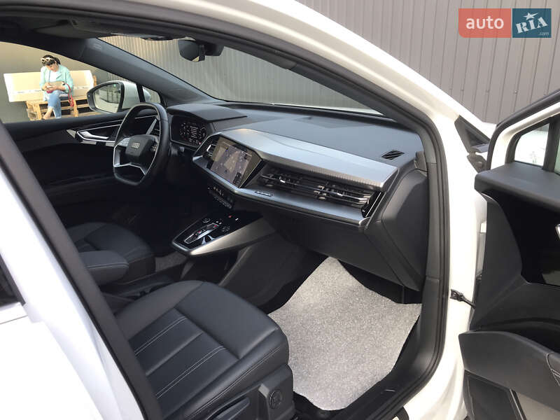 Внедорожник / Кроссовер Audi Q4 e-tron 2023 в Ровно