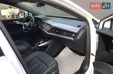 Позашляховик / Кросовер Audi Q4 e-tron 2023 в 