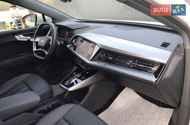 Позашляховик / Кросовер Audi Q4 e-tron 2023 в 