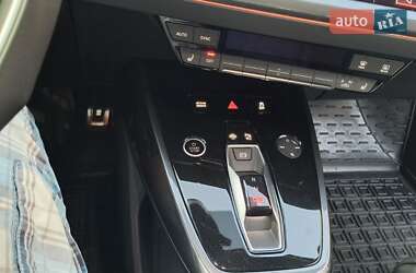 Позашляховик / Кросовер Audi Q4 e-tron 2024 в 