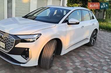 Позашляховик / Кросовер Audi Q4 e-tron 2024 в 