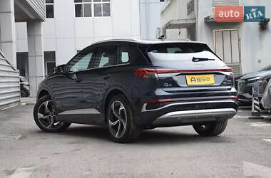 Позашляховик / Кросовер Audi Q4 e-tron 2024 в 