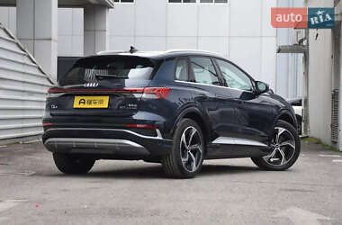 Позашляховик / Кросовер Audi Q4 e-tron 2024 в 
