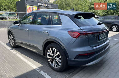 Позашляховик / Кросовер Audi Q4 e-tron 2021 в 