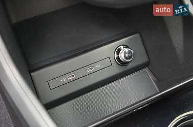 Позашляховик / Кросовер Audi Q4 e-tron 2025 в 