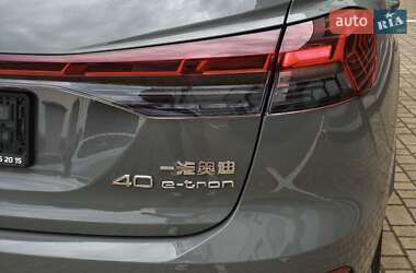 Позашляховик / Кросовер Audi Q4 e-tron 2025 в 