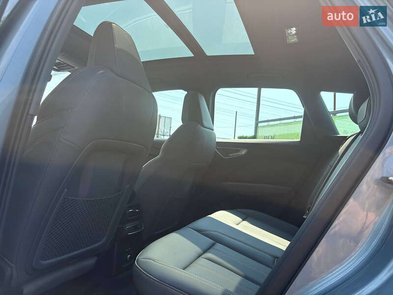 Позашляховик / Кросовер Audi Q4 e-tron 2023 в Києві