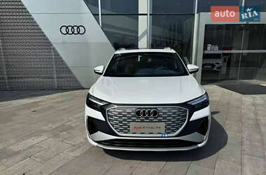 Позашляховик / Кросовер Audi Q4 e-tron 2023 в 