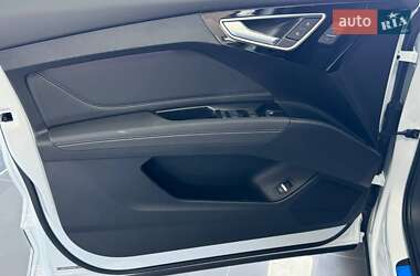 Позашляховик / Кросовер Audi Q4 e-tron 2025 в 