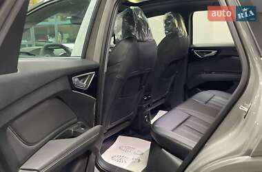 Позашляховик / Кросовер Audi Q4 e-tron 2025 в 