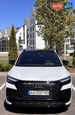 Позашляховик / Кросовер Audi Q4 e-tron 2023 в 