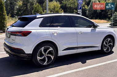 Позашляховик / Кросовер Audi Q4 e-tron 2023 в 