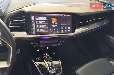 Позашляховик / Кросовер Audi Q4 e-tron 2023 в 