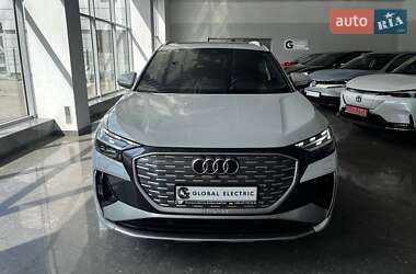 Позашляховик / Кросовер Audi Q4 e-tron 2022 в 