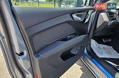 Позашляховик / Кросовер Audi Q4 e-tron 2025 в 