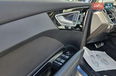 Позашляховик / Кросовер Audi Q4 e-tron 2025 в 